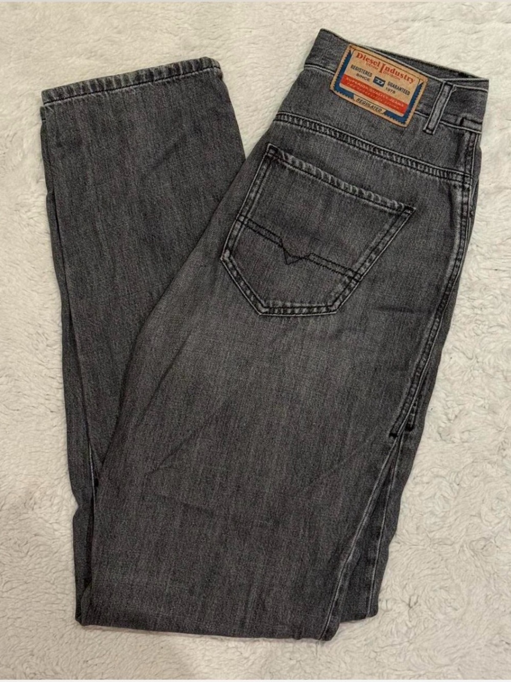 BNWOT Diesel Straight Leg Jeans